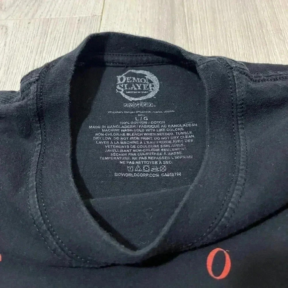 Demon Slayer Kimetsu no Yaiba Tanjiro Warding Mask Black T-Shirt  Men's L Manga - Picture 4 of 4